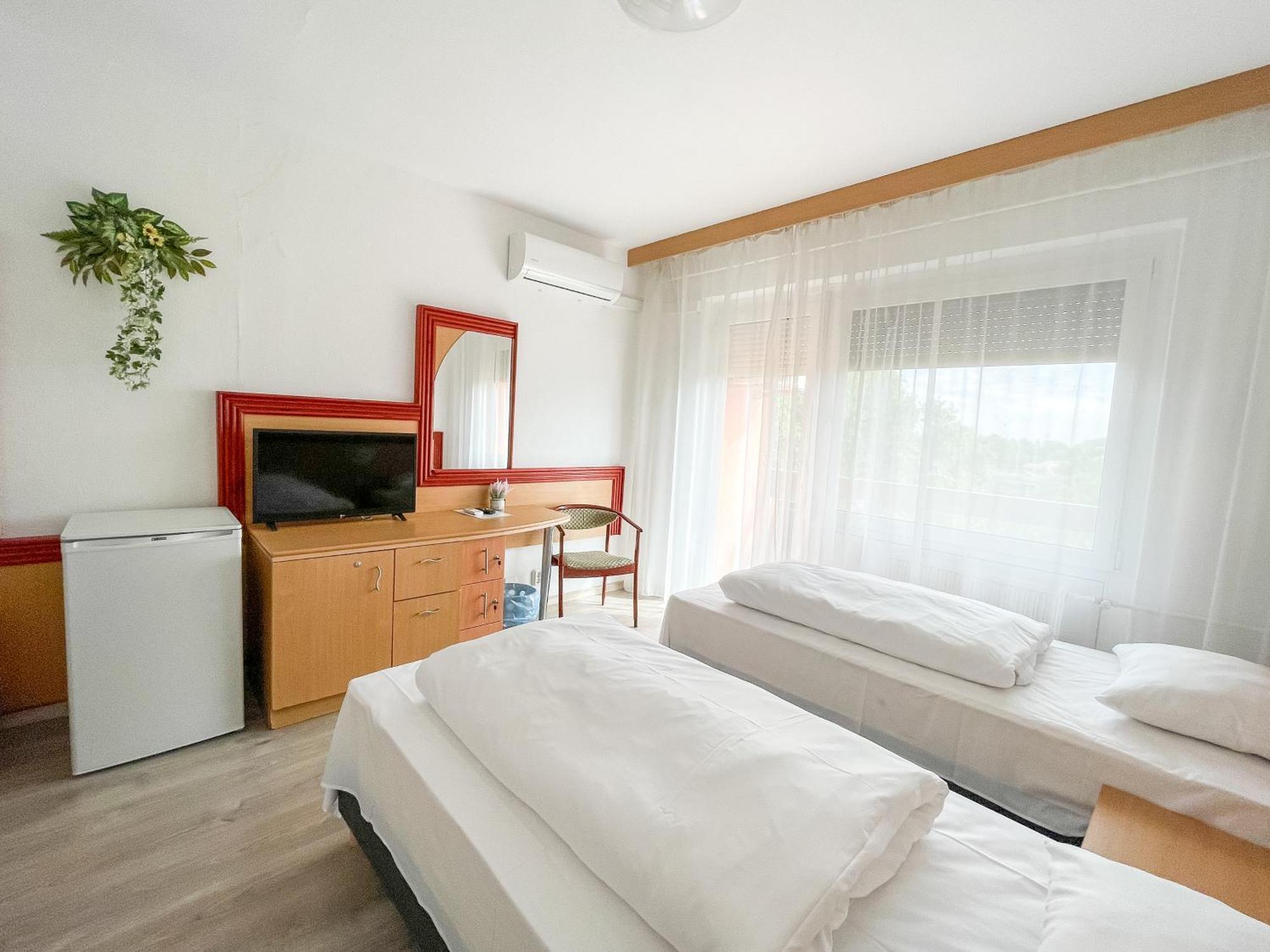 Tisza Sport Hotel Szeged Extérieur photo
